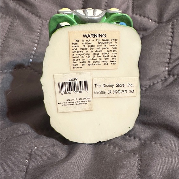 Vintage Disney Store Goofy Toontown green car snow globe - Picture 6 of 6